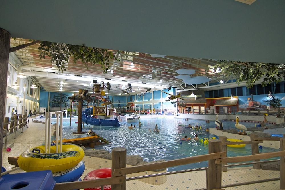 Ramada By Wyndham Sherwood Park Exterior photo