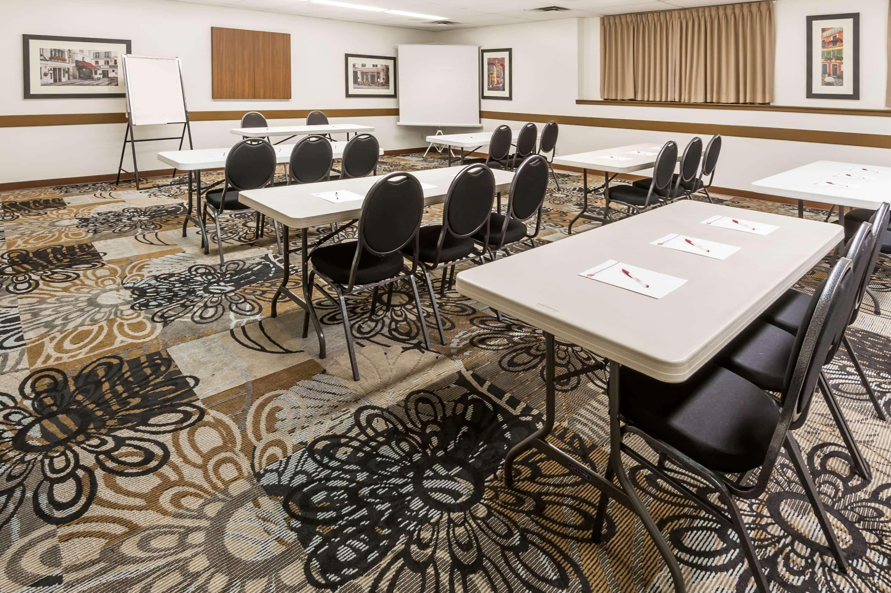 Ramada By Wyndham Sherwood Park Exterior photo