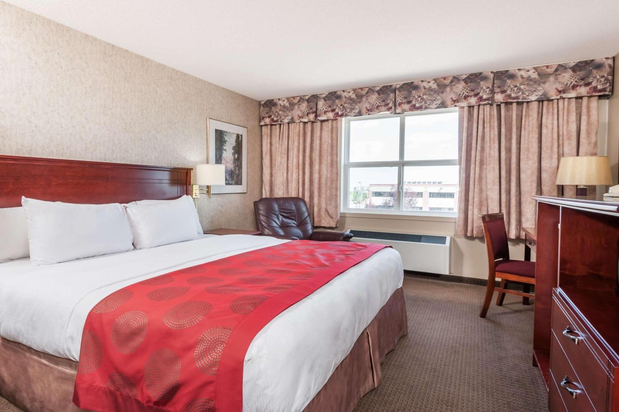 Ramada By Wyndham Sherwood Park Exterior photo