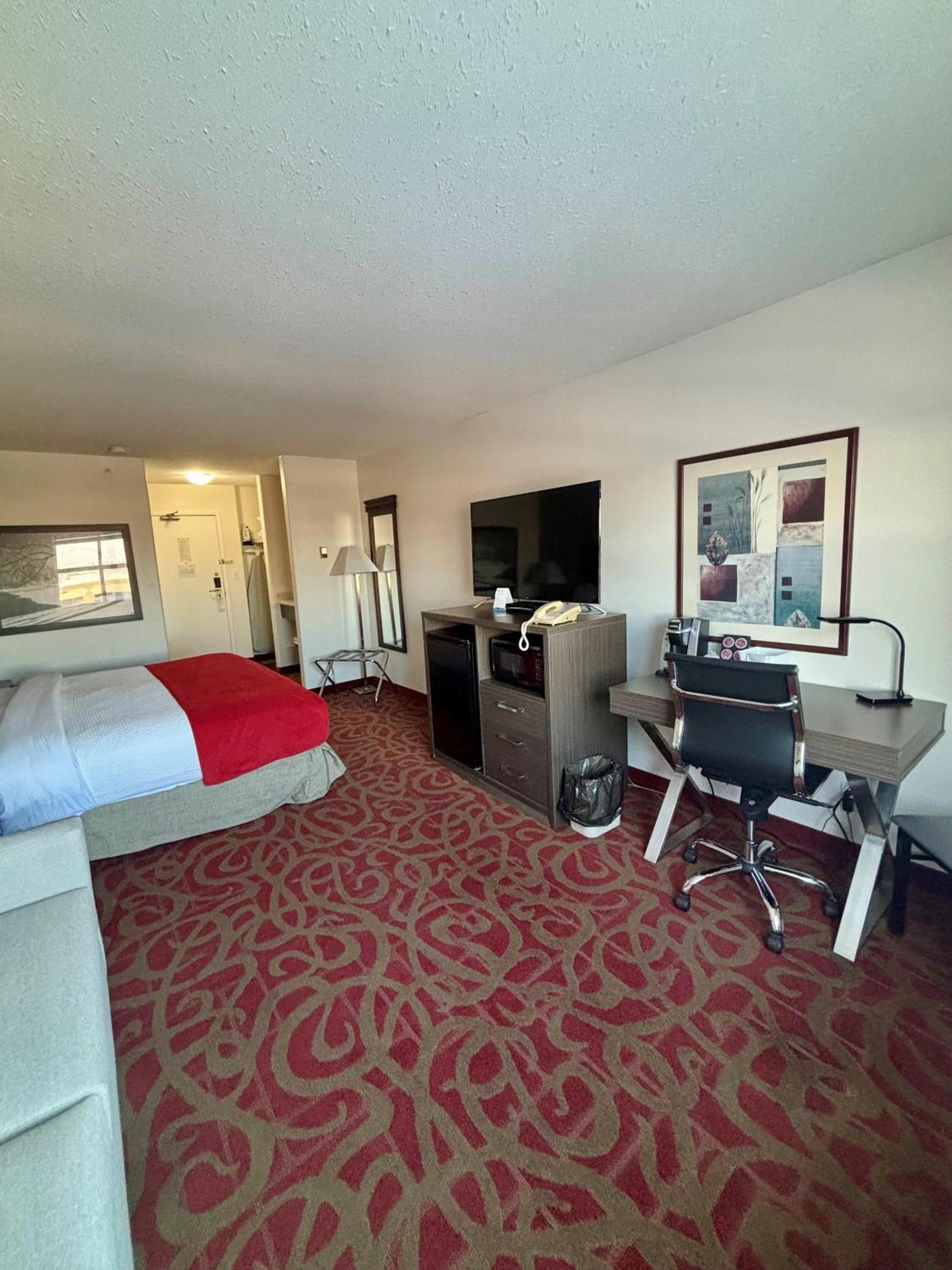 Ramada By Wyndham Sherwood Park Exterior photo